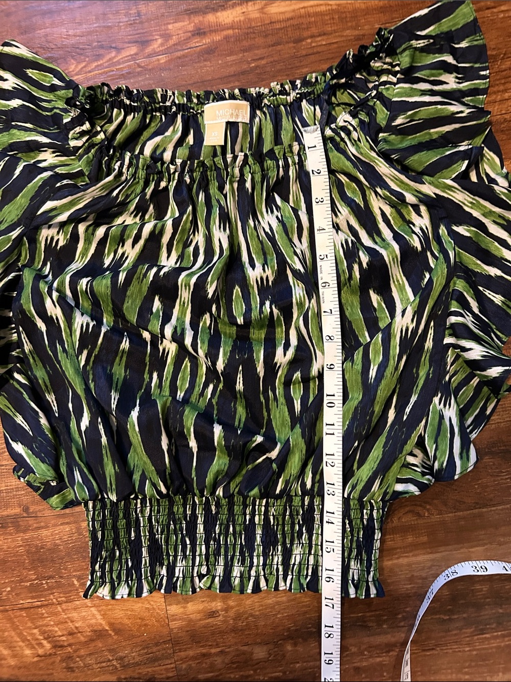 Green Patterned Off-Shoulder Ruffle Top - Picture 10 of 10